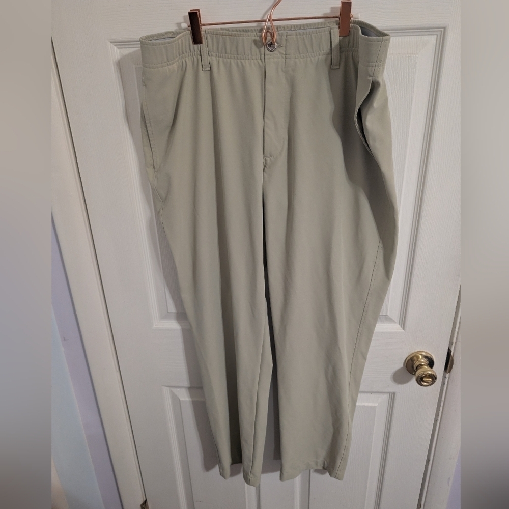 Under Armour Mens Golf Pants Beige Size 40x30 1377301 Tapered Flaw